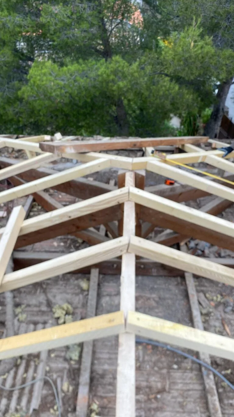 Rénovation de charpente — Couvreur Lugrin