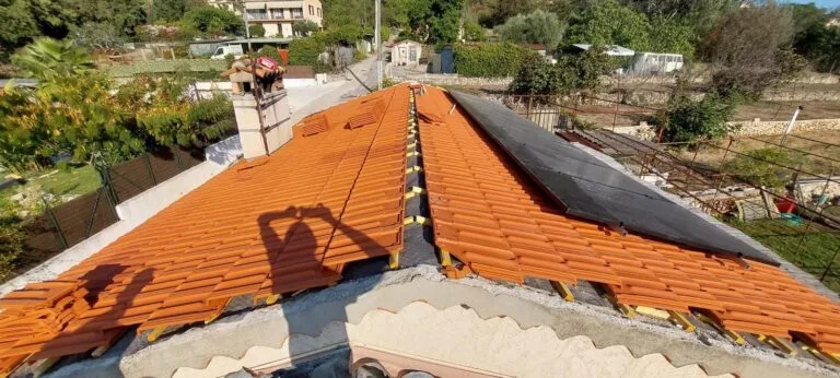 Rénovation & panneaux solaires — Couvreur Lugrin